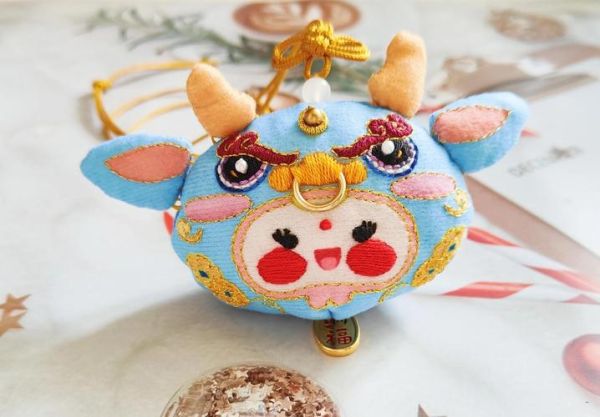 刺绣生肖属相包（刺绣生肖属相包新手教程及挑选口诀）