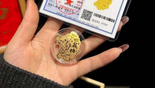 黄金生肖属相手机贴（黄金生肖属相手机贴怎么选才不踩坑）