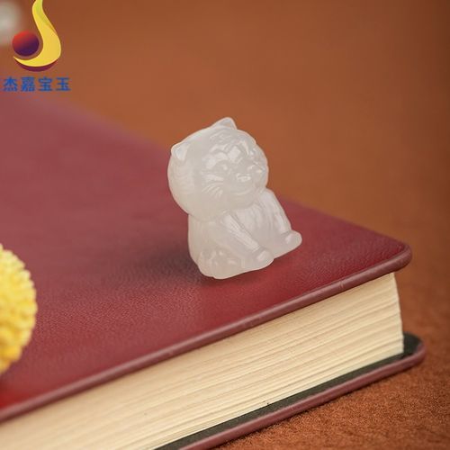 贾宝玉的生肖属相（贾宝玉的生肖属相是什么？）