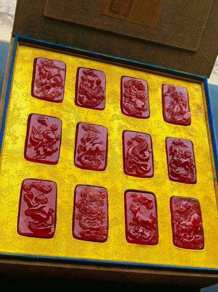 龙属相生肖牌（龙属相生肖牌佩戴与选购全攻略）