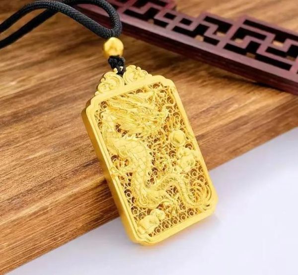 龙属相生肖牌（龙属相生肖牌佩戴与选购全攻略）