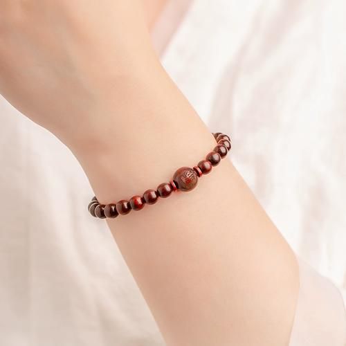 鸡生肖属相手链图片（属鸡的人戴什么生肖手链好看）