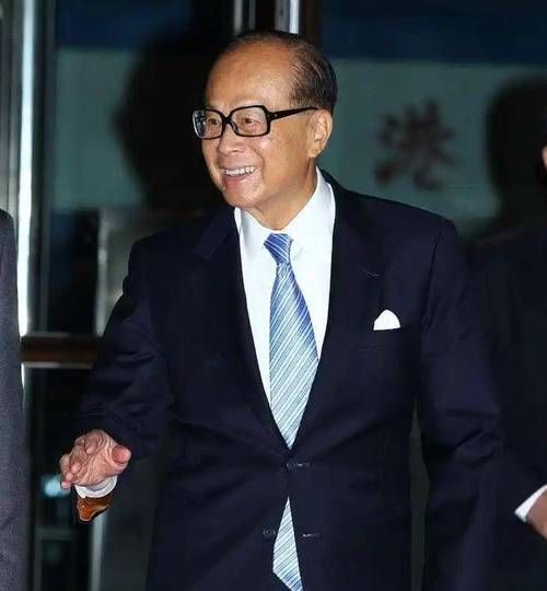 李嘉诚生肖属相（李嘉诚属什么生肖一目了然）