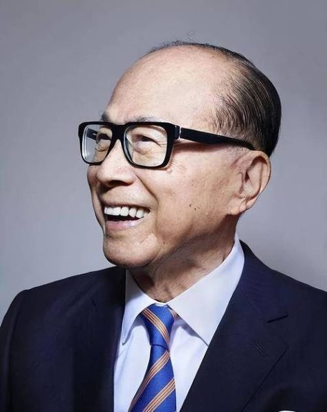 李嘉诚生肖属相（李嘉诚属什么生肖一目了然）