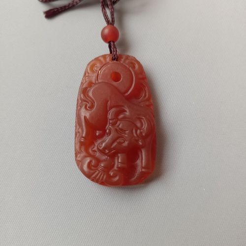 红玛瑙生肖属相挂件（红玛瑙本命年挂件怎么选生肖）