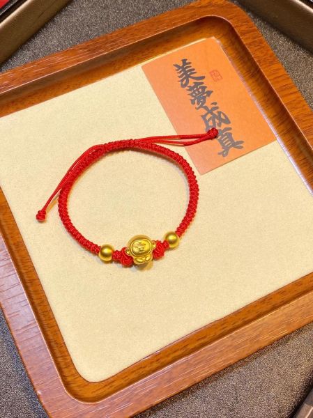 足金生肖属相（足金生肖属相手链怎么挑）