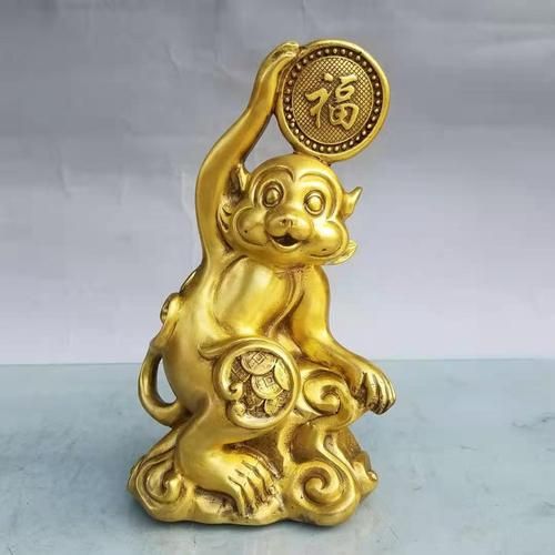 铜生肖猴属相（铜生肖猴摆件适合属什么人）