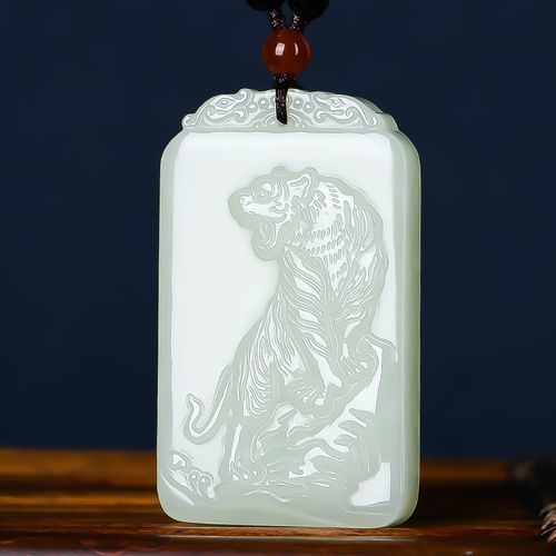 老虎吊坠生肖属相下山（老虎吊坠适合什么生肖）