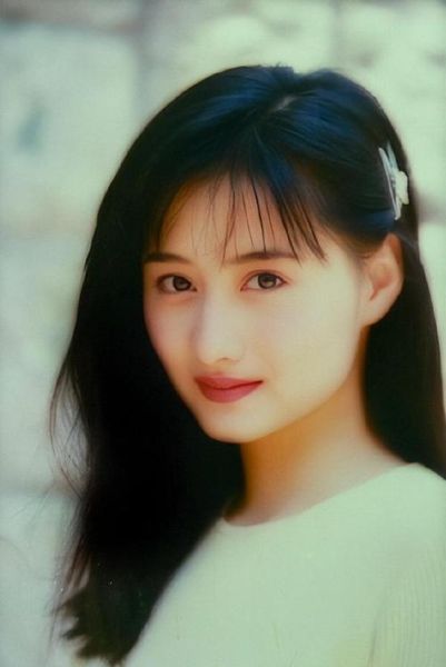 陈德容什么生肖属相的（陈德容生肖属相揭秘🐲）