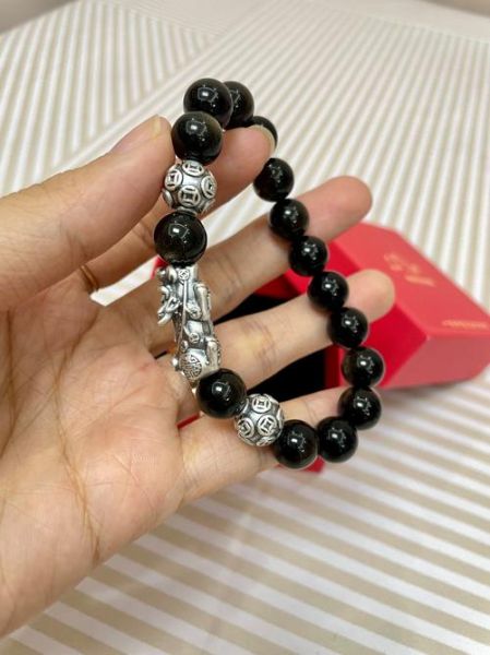 生肖属相黑曜石饰品（黑曜石生肖手链真的能辟邪吗）