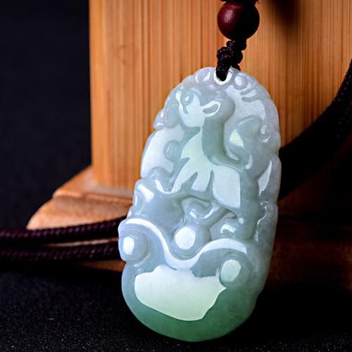 翡翠生肖属相雕刻（翡翠生肖属相雕刻有什么讲究吗）