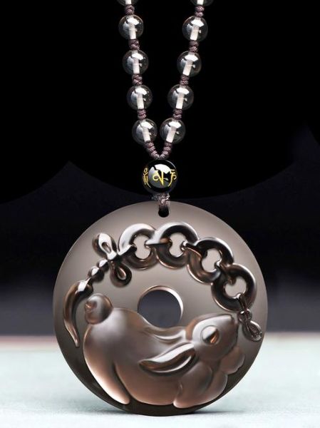 首饰属相是什么生肖（属兔的本命年戴什么首饰招财）