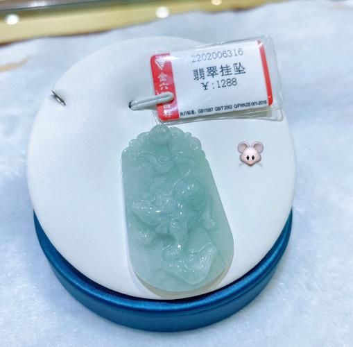 属相吊坠 生肖自营（属相吊坠生肖自营怎么挑才避坑）