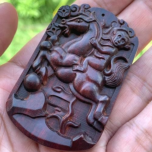 属相马生肖牌（属马戴什么生肖牌最旺运程）