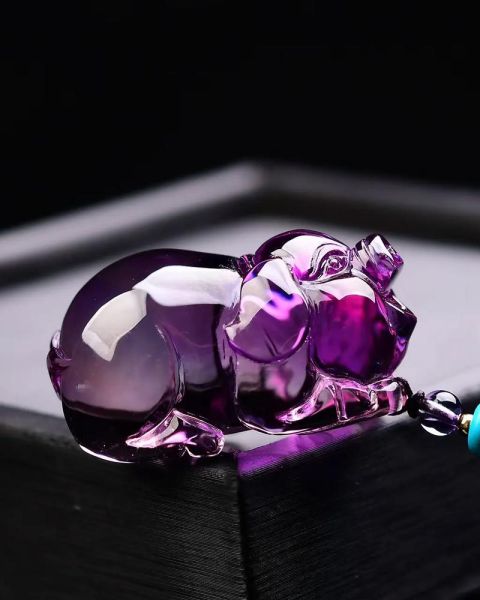 生肖猪属相水晶（属猪戴什么水晶最旺？紫晶首选！）