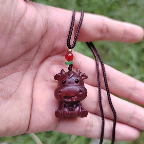 生肖牛属相挂件（生肖牛属相挂件什么材质好？）