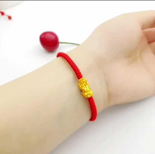 生肖属相带应该带哪只手（生肖红绳哪只手招财辟邪）