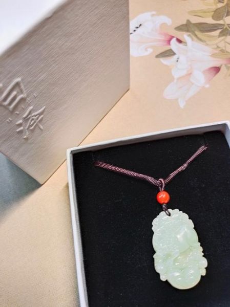 生肖属相玉石项链（生肖玉项链怎么选才旺运？新人一看就会）