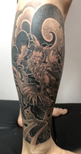 腿部纹身属相是什么生肖