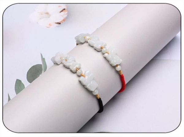 翡翠属相手链 生肖狗（翡翠狗手链哪个年龄段戴最合适）