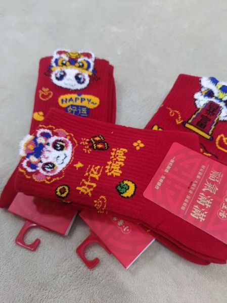生肖属相红色袜子(红色袜子本命年穿多久🧧)