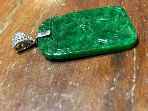 生肖羊和翡翠属相（属羊适合戴翡翠吗？）