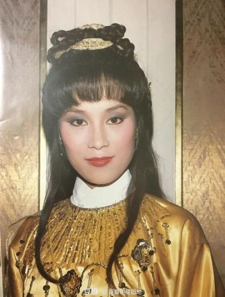 杨盼盼生肖属相（🎭杨盼盼生肖属相：1958属狗）