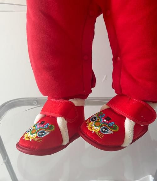 生肖属相鞋（属虎本命年要穿红鞋吗）