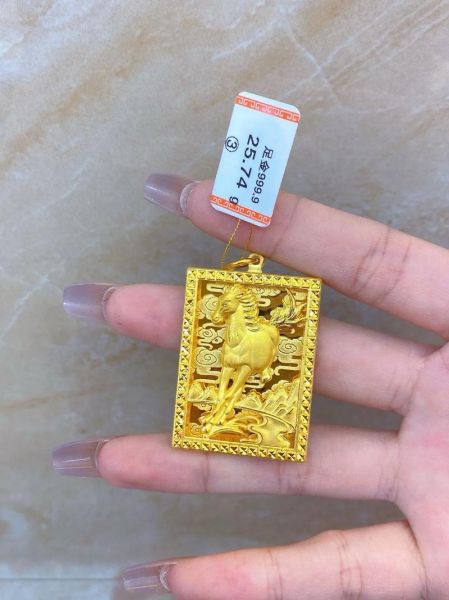 属相马吊坠 生肖沙金（属马戴沙金吊坠好吗？优缺点全解析）