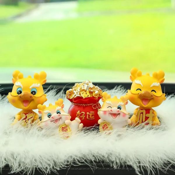 生肖属相车内摆件（12生肖车内摆件放哪个好）