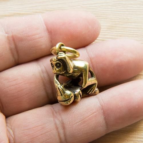 黄铜生肖属相吊坠(黄铜生肖属相吊坠怎么选?小白避坑指南)
