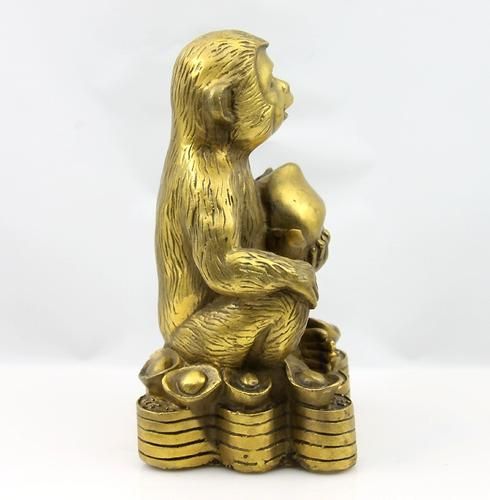 生肖猴属相摆件（生肖猴属相摆件摆客厅哪里最招财）