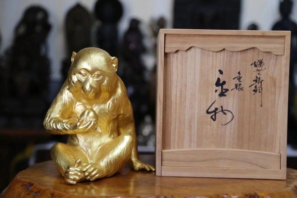 生肖猴属相摆件（生肖猴属相摆件摆客厅哪里最招财）