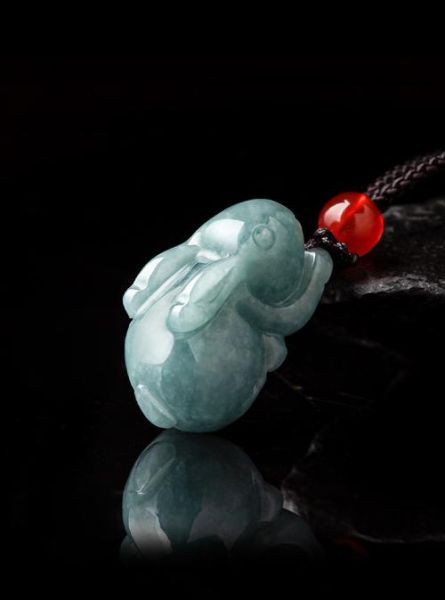 属相挂坠生肖兔好吗（属兔的人戴生肖兔挂坠好吗？👀）