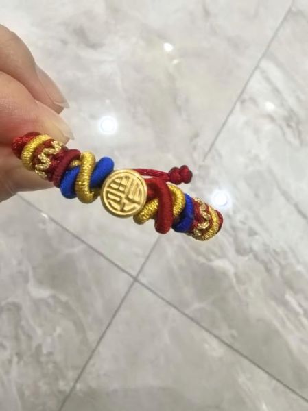 属相生肖虎手饰（属虎本命年戴什么手饰最旺运）