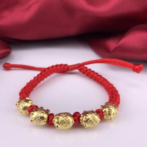 生肖手链猪属相（生肖猪手链戴哪只手？左手招财右手守福）