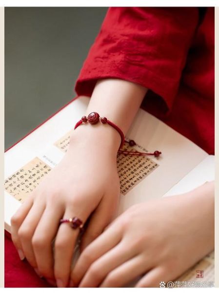 红朱砂十二生肖属相（红朱砂十二生肖属相正确佩戴方法）