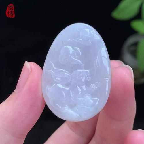 生肖兔佩戴啥属相（生肖兔佩戴啥属相吊坠最旺）