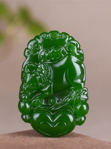 碧玉生肖属相吊坠（碧玉生肖属相吊坠哪款最旺运）