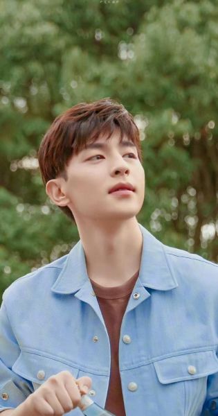 邓伦属什么生肖属相