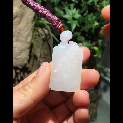 生肖属相牌吊坠鼠(生肖鼠吊坠怎么选?入门避坑指南)