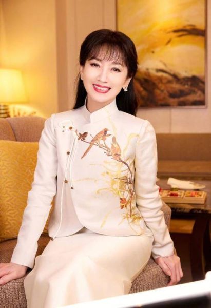 赵雅芝生肖属相（赵雅芝属什么生肖？小白一看就懂🐉）