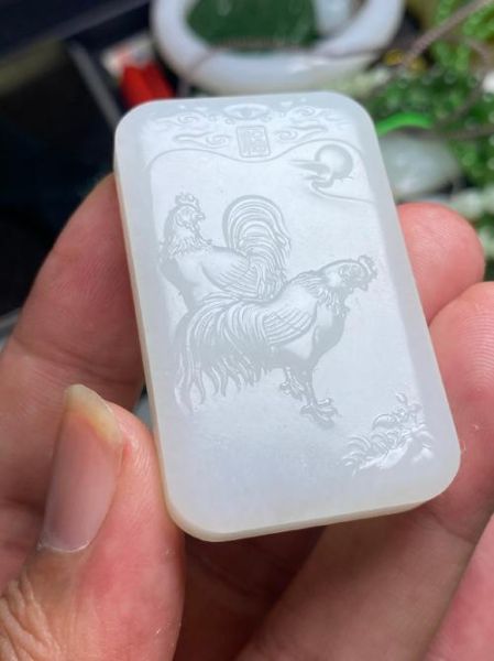 鸡属相戴什么生肖好(鸡属相戴什么生肖玉吊坠好)