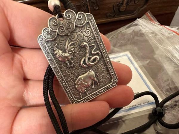 银质生肖属相吊坠（银质生肖属相吊坠如何选💍）