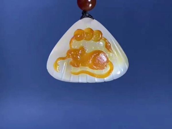 生肖属相玉雕挂件（生肖属相玉雕挂件挑哪个更适合新手）