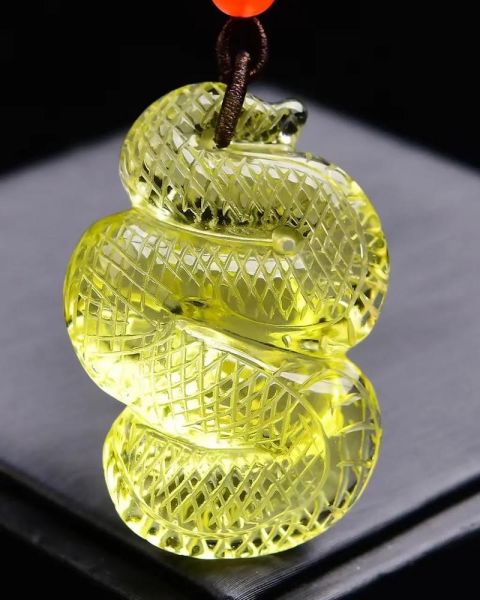 生肖属相水晶蛇（生肖属相水晶蛇怎么买才不会踩坑？👀）