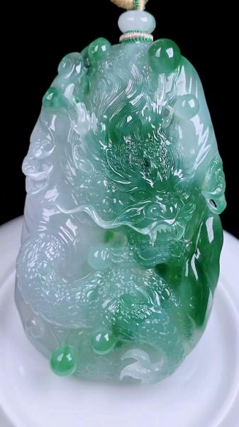 龙的生肖属相翡翠图片（龙的生肖翡翠图片大全有哪些款式？）