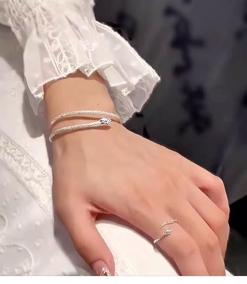 属相表十二生肖手镯（2025十二生肖手镯排行榜）