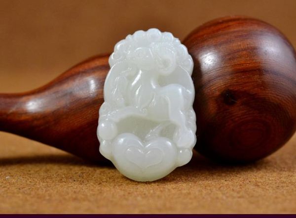 属相羊生肖石头图片（属羊的专属玉石头像怎么选才不踩雷）