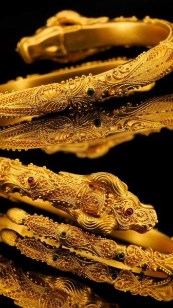 生肖属相黄金手镯（生肖属相黄金手镯适合买哪个）